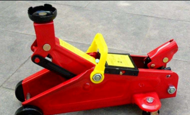 小小臥式千斤頂撐起冠航工廠大發展